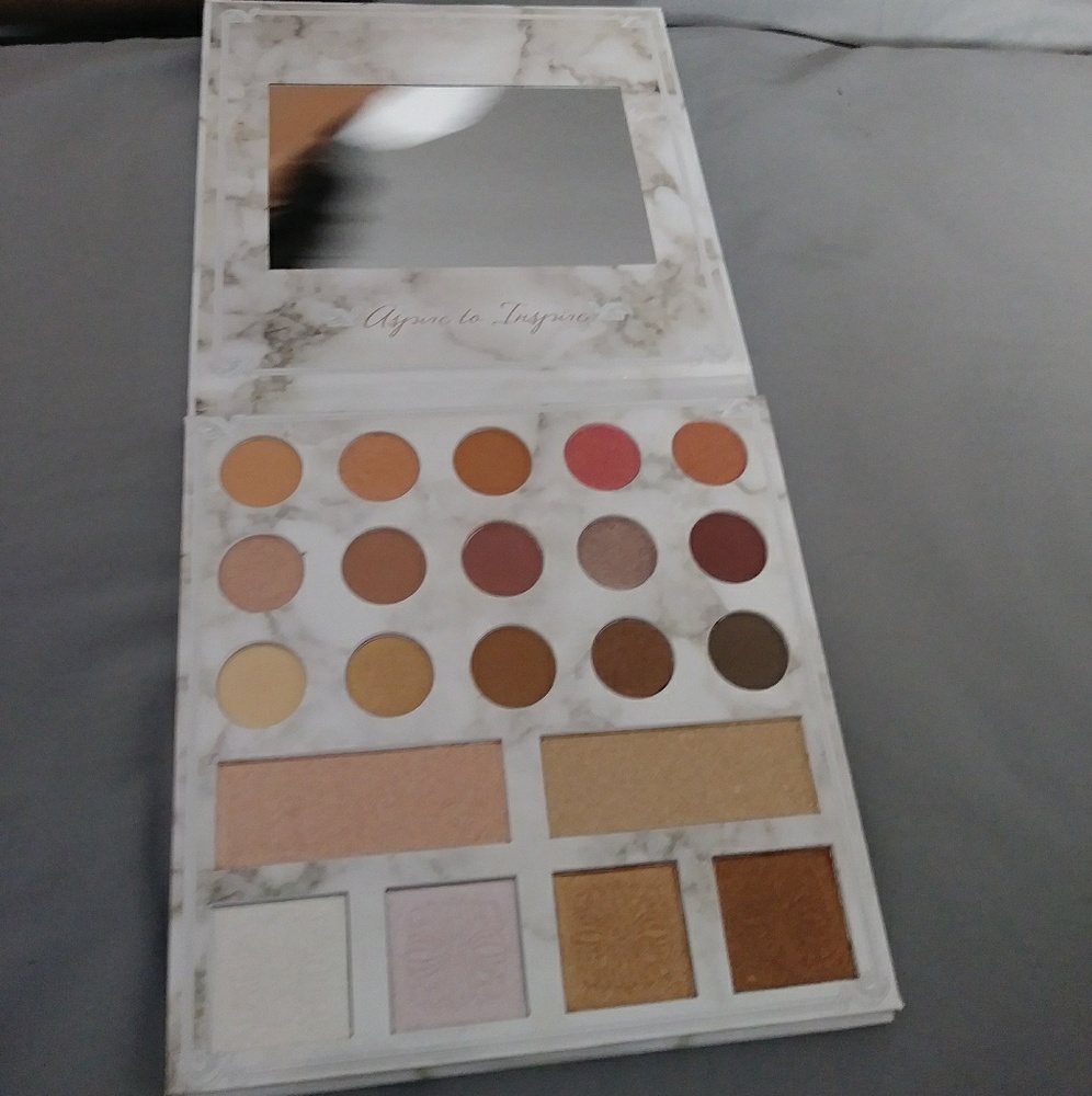 Carli bybel deluxe edition palette